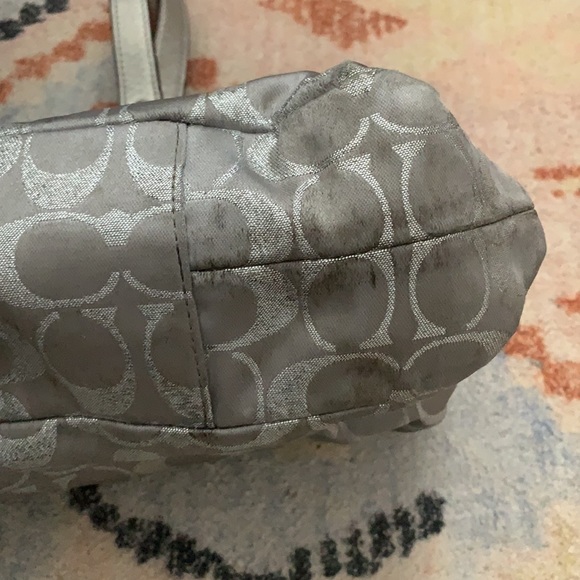Silver coach signature handbag - Picture 4 of 6